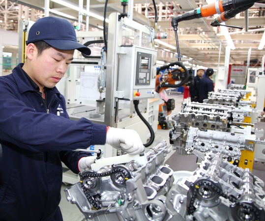 Mercedes and BAIC build the C-Class, E-Class, GLK-Class and vans in China Mercedes and BAIC build the C-Class, E-Class, GLK-Class and vans in China