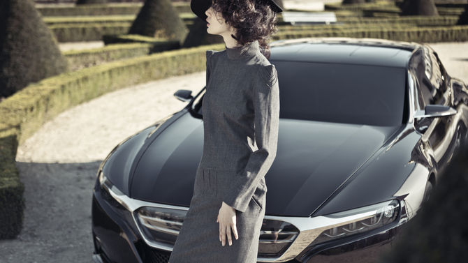 Citroen hired models to pose with the car Citroen hired models to pose with the car