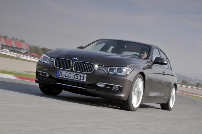 BMW 320d xDrive AT BMW 320d xDrive AT