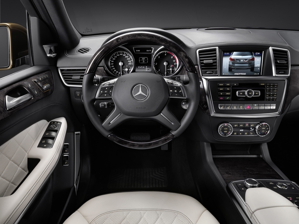 A Mercedes lança o Classe GL, o maior e mais luxuoso SUV da marca A Mercedes lança o Classe GL, o maior e mais luxuoso SUV da marca