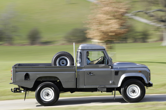 Land Rover 90 Defender Pick Up E share tell a friend share on facebook