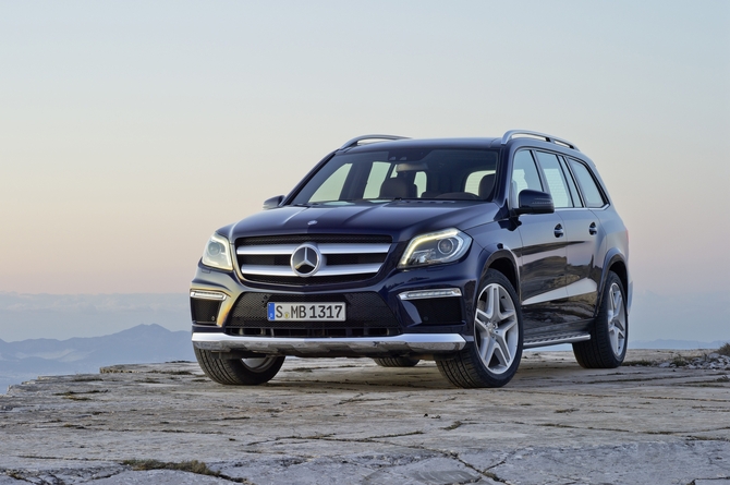 A Mercedes lança o Classe GL, o maior e mais luxuoso SUV da marca A Mercedes lança o Classe GL, o maior e mais luxuoso SUV da marca