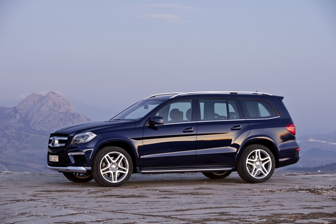 A Mercedes lança o Classe GL, o maior e mais luxuoso SUV da marca A Mercedes lança o Classe GL, o maior e mais luxuoso SUV da marca