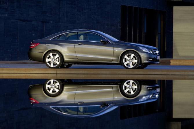 Mercedes-Benz E250 Coupe CGI BlueEFF. Sport Mercedes-Benz E250 Coupe CGI BlueEFF. Sport