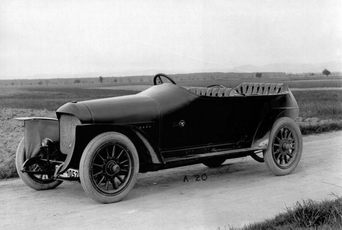 Dois carros produzidos para o Prince Heinrich Tour de 1910 também vão estar em exibição Dois carros produzidos para o Prince Heinrich Tour de 1910 também vão estar em exibição