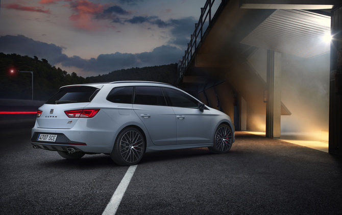 A carrinha desportiva vai ser disponibilizada em duas versões do motor 2.0 TSI de dupla injeção, com 265 e 280cv A carrinha desportiva vai ser disponibilizada em duas versões do motor 2.0 TSI de dupla injeção, com 265 e 280cv