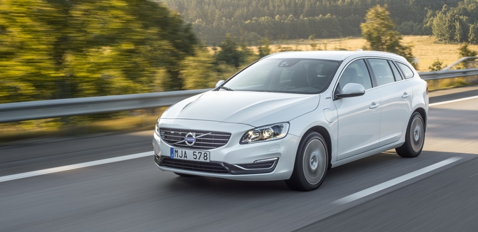 Volvo V60 D6 AWD Summum Plug-in Hybrid Volvo V60 D6 AWD Summum Plug-in Hybrid