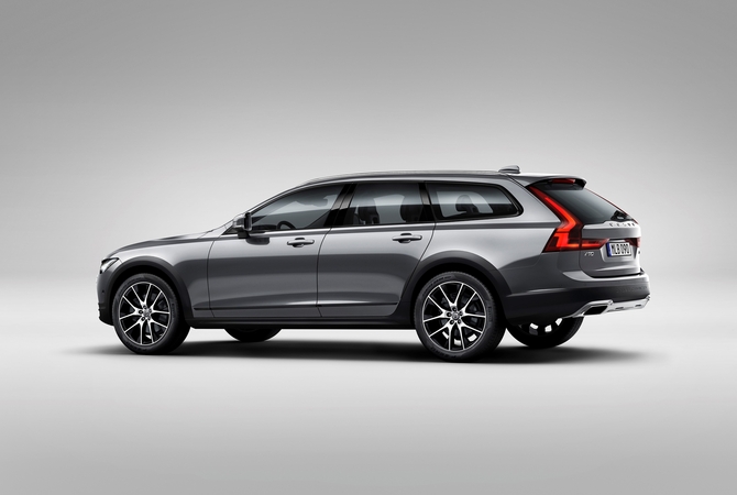 Volvo V90 Cross Country D5 AWD Volvo V90 Cross Country D5 AWD