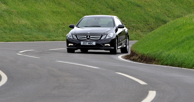 Mercedes-Benz E220 Coupe CDI BlueEFF. Sport Mercedes-Benz E220 Coupe CDI BlueEFF. Sport