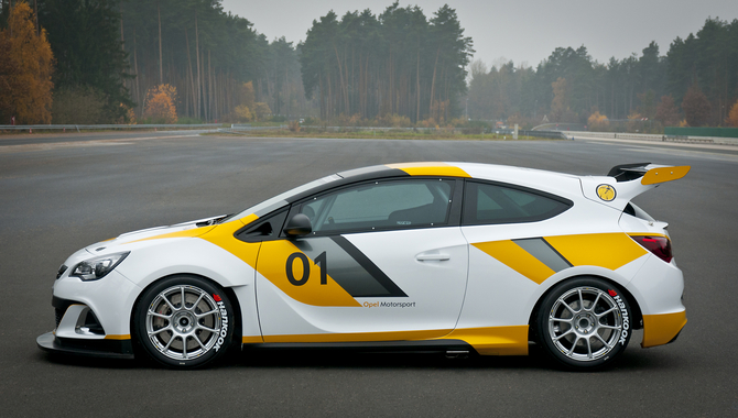 Opel regressa à competição com Adam e Astra OPC Opel regressa à competição com Adam e Astra OPC