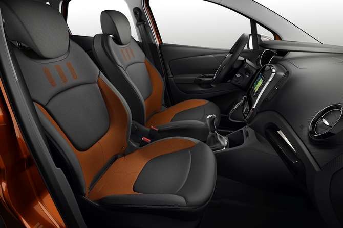 Captur apresenta uma posição de condução elevada, uma mala grande, modularidade interior e áreas de arrumação novas Captur apresenta uma posição de condução elevada, uma mala grande, modularidade interior e áreas de arrumação novas