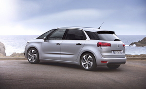 It has shorter overhangs, a lower engine and wider track
