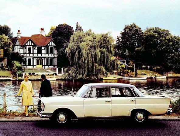 Mercedes-Benz 230 S Mercedes-Benz 230 S