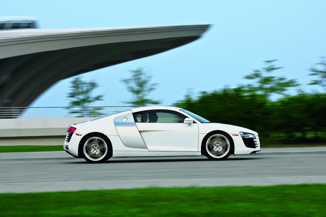 Audi R8 5.2 Coupe quattro R tronic Audi R8 5.2 Coupe quattro R tronic