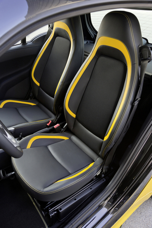 It comes with black seats with yellow inserts It comes with black seats with yellow inserts