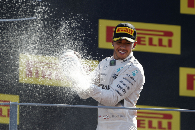 Lewis Hamilton conquistou a sétima vitória da temporada de 2015 da Fórmula 1 Lewis Hamilton conquistou a sétima vitória da temporada de 2015 da Fórmula 1