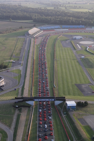 964 Ferraris schaffen Guinness Weltrekord in Silverstone 964 Ferraris schaffen Guinness Weltrekord in Silverstone