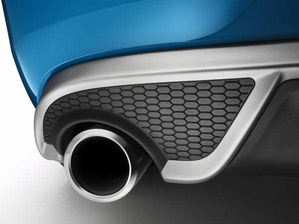 Spezielle R-Design Karosserieelemente, doppelte Auspuffendrohre, ein Diffusor... Spezielle R-Design Karosserieelemente, doppelte Auspuffendrohre, ein Diffusor...