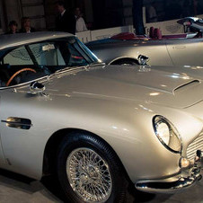 James Bond ist ohne einen eleganten fahrbaren Untersatz undenkbar.