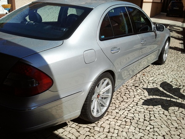 Mercedes-Benz E 220 CDI Automatic Mercedes-Benz E 220 CDI Automatic