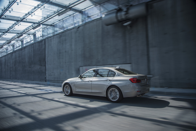 BMW 330e BMW 330e