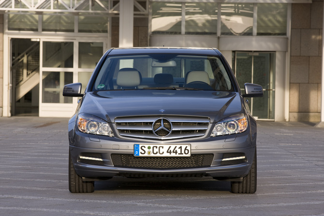 Mercedes-Benz C 200 CGI BlueEfficiency Auto Mercedes-Benz C 200 CGI BlueEfficiency Auto
