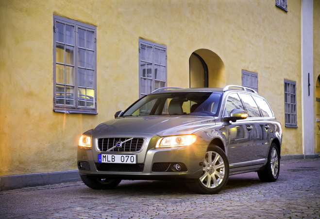 Volvo V70 2.0T Momentum Powershifht Volvo V70 2.0T Momentum Powershifht