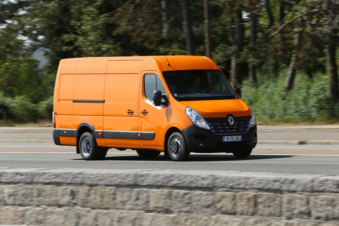 Renault Master Chassis Cabina Simples Tracção L2 3.5T 2.3 dCi Renault Master Chassis Cabina Simples Tracção L2 3.5T 2.3 dCi