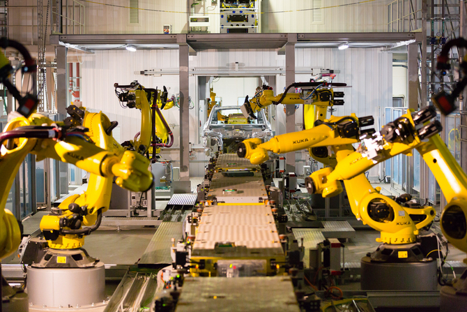 It has just begun testing the machines and will start production at the end of the year It has just begun testing the machines and will start production at the end of the year