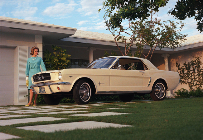The earliest cars used a generator instead of an alternator The earliest cars used a generator instead of an alternator