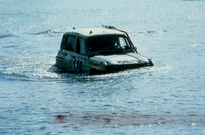 O Renault 4 foi um sucesso entre os safaris e rális em todo o mundo O Renault 4 foi um sucesso entre os safaris e rális em todo o mundo