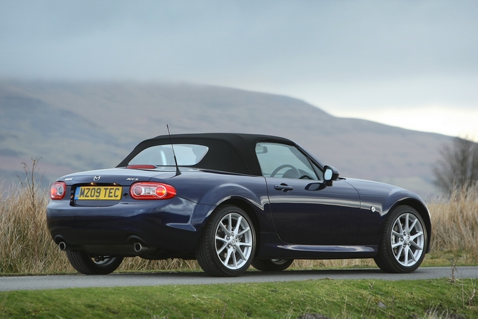 Mazda MX-5 Open 2.0i Sport Tech Mazda MX-5 Open 2.0i Sport Tech