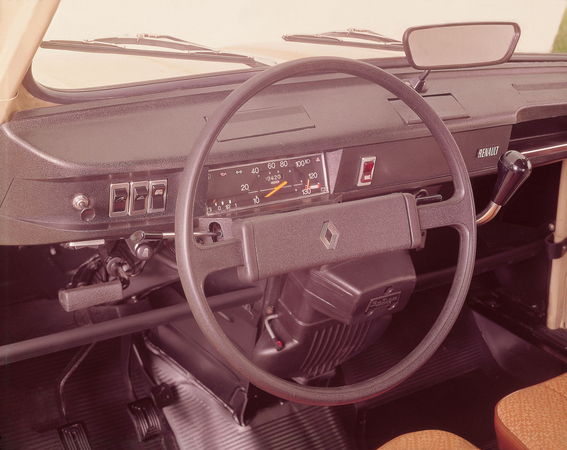 Its simple but versatile interior, low running costs and ability to adapt to all types of use made it an instant hit. Its simple but versatile interior, low running costs and ability to adapt to all types of use made it an instant hit.