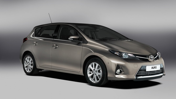 Toyota mostra novo Auris, Auris Sports Tourer e Verso em Paris Toyota mostra novo Auris, Auris Sports Tourer e Verso em Paris