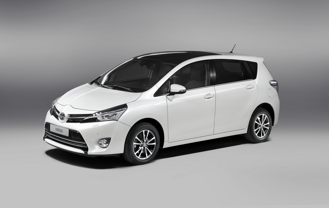 Toyota mostra novo Auris, Auris Sports Tourer e Verso em Paris Toyota mostra novo Auris, Auris Sports Tourer e Verso em Paris