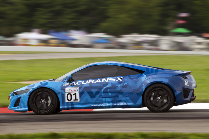 Esta foi a primeira vez que o NSX foi apresentado publicamente em pista Esta foi a primeira vez que o NSX foi apresentado publicamente em pista