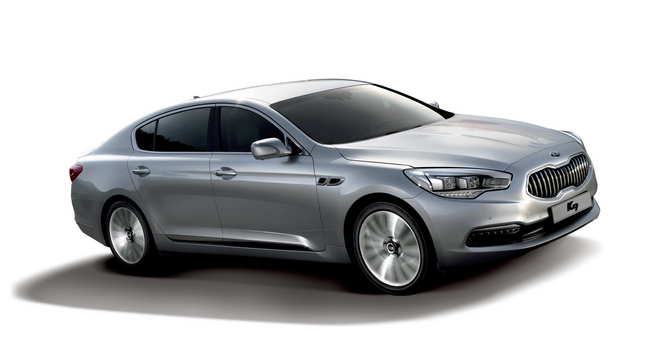 With the exception of the Kia nose, the styling is similar to the BMW 7-series With the exception of the Kia nose, the styling is similar to the BMW 7-series