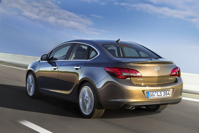 Opel Astra Sedan 1.3 CDTI Cosmo Opel Astra Sedan 1.3 CDTI Cosmo