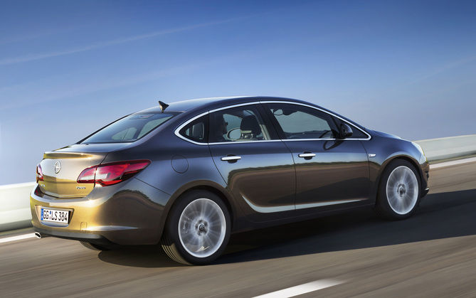 Opel Astra Sedan 1.6 CDTI Selection Opel Astra Sedan 1.6 CDTI Selection