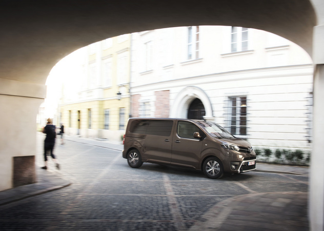Toyota ProAce Verso Shuttle 9L L1 1.6D (1.0t) Toyota ProAce Verso Shuttle 9L L1 1.6D (1.0t)