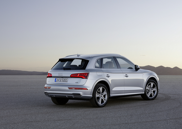 Audi Q5 2.0 TDI quattro S tronic Audi Q5 2.0 TDI quattro S tronic