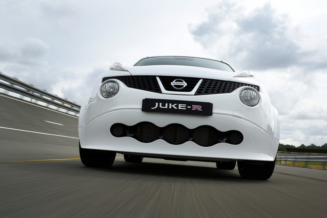 Vitesse maxi donnée pour 275 km/h. Vitesse maxi donnée pour 275 km/h.