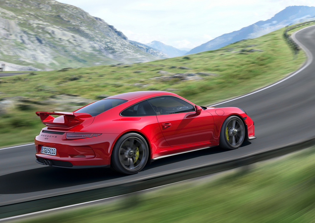 The rear fenders have been widened for racing homologation The rear fenders have been widened for racing homologation