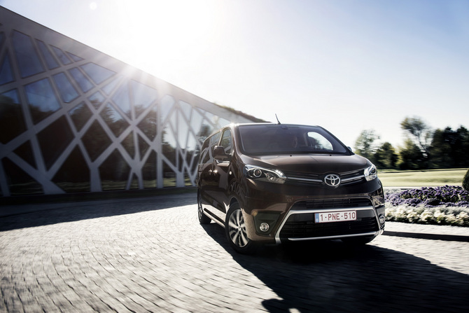 Toyota ProAce Verso Combi 9L L1 1.6D (1.0t) Toyota ProAce Verso Combi 9L L1 1.6D (1.0t)