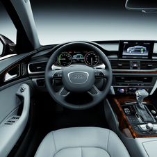 Perspectiva do painel de instrumentos e da consola principal do Audi A6L E-tron Perspectiva do painel de instrumentos e da consola principal do Audi A6L E-tron
