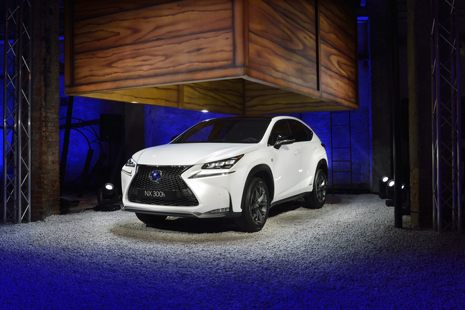 Lexus NX 300h F Sport AWD Lexus NX 300h F Sport AWD