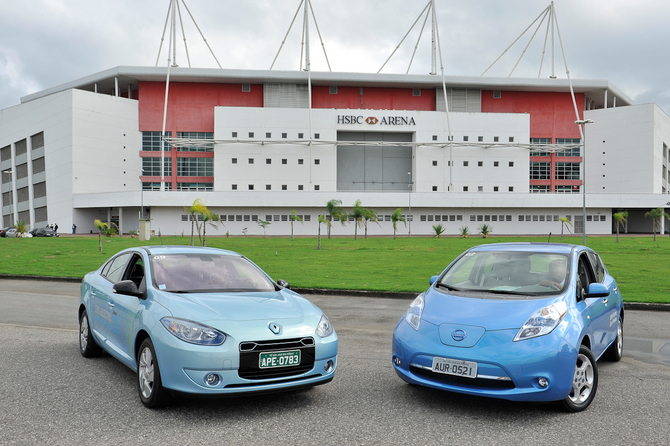 Nissan Leaf, Renault Kangoo ZE e Fluence ZE vão ajudar a transportar os mais de 50 mil delegados durante a cimeira Nissan Leaf, Renault Kangoo ZE e Fluence ZE vão ajudar a transportar os mais de 50 mil delegados durante a cimeira