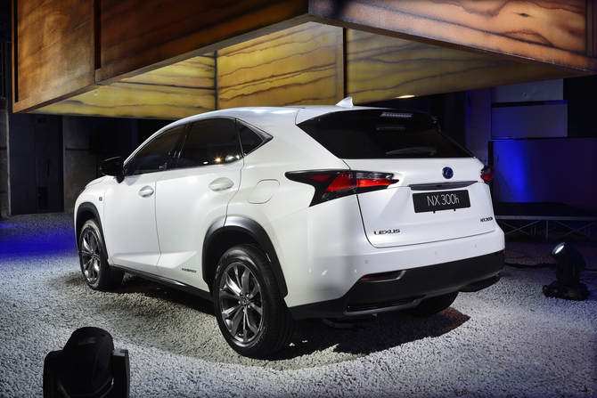 Lexus NX 300h F Sport AWD Lexus NX 300h F Sport AWD