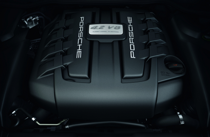 O Cayenne S Diesel está equipado com um motor 4.2 V8 biturbo que debita 382cv e oferece um binário máximo de 850Nm O Cayenne S Diesel está equipado com um motor 4.2 V8 biturbo que debita 382cv e oferece um binário máximo de 850Nm