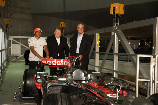 Haug comandou o regresso da Mercedes como fornecedora de motores à Formula 1 e mais tarde como construtora Haug comandou o regresso da Mercedes como fornecedora de motores à Formula 1 e mais tarde como construtora